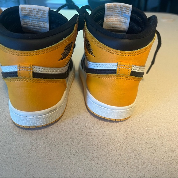 Jordan’s black and yellow size 13 C - Picture 4 of 10
